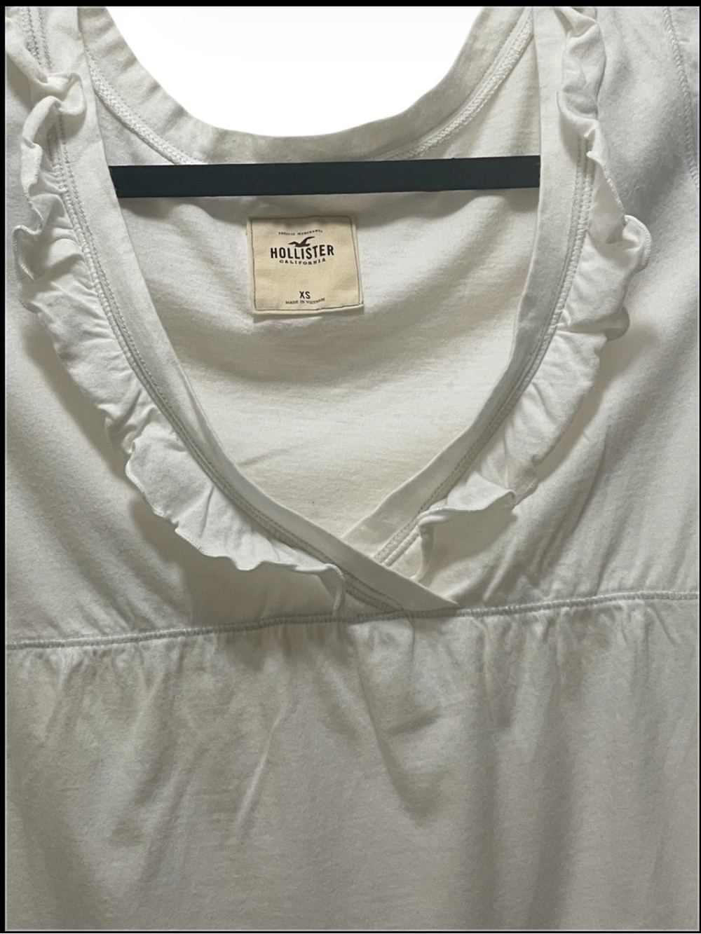 Hollister White Ruffle V-Neck Tee with Logo - Picture 5 of 8
